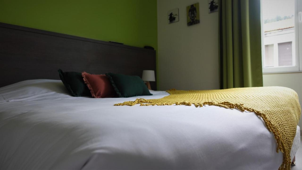 Hotel-Restaurant Des Voyageurs Le Cheylard Екстериор снимка