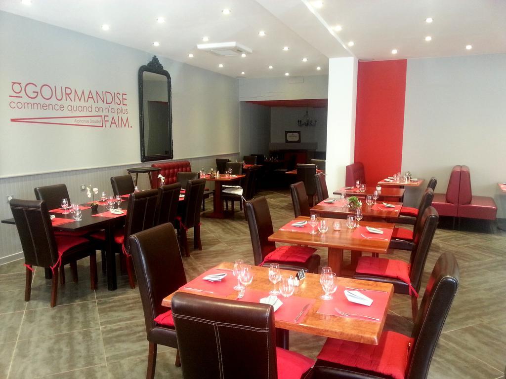 Hotel-Restaurant Des Voyageurs Le Cheylard Екстериор снимка