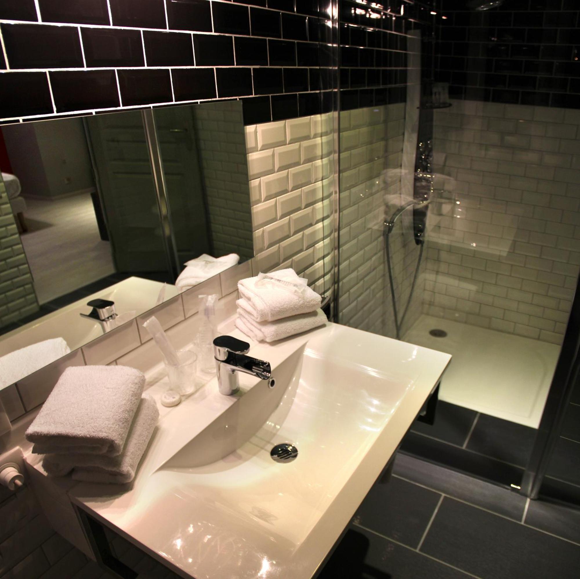 Hotel-Restaurant Des Voyageurs Le Cheylard Екстериор снимка